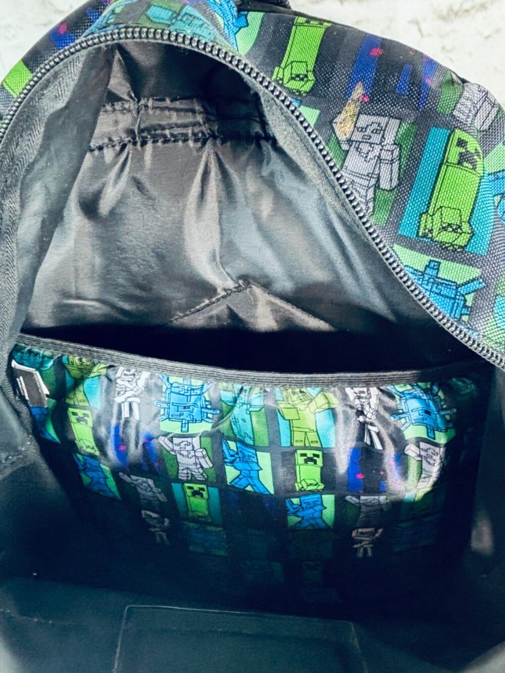 Minecraft Backpack Creeper Design - Picture 5 of 13